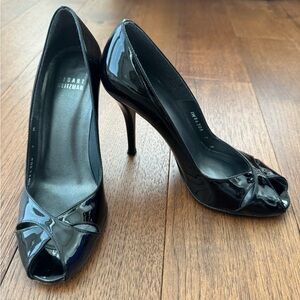 Stuart Weitzman Sashay black patent leather pump in size 6.5US-37EU.
